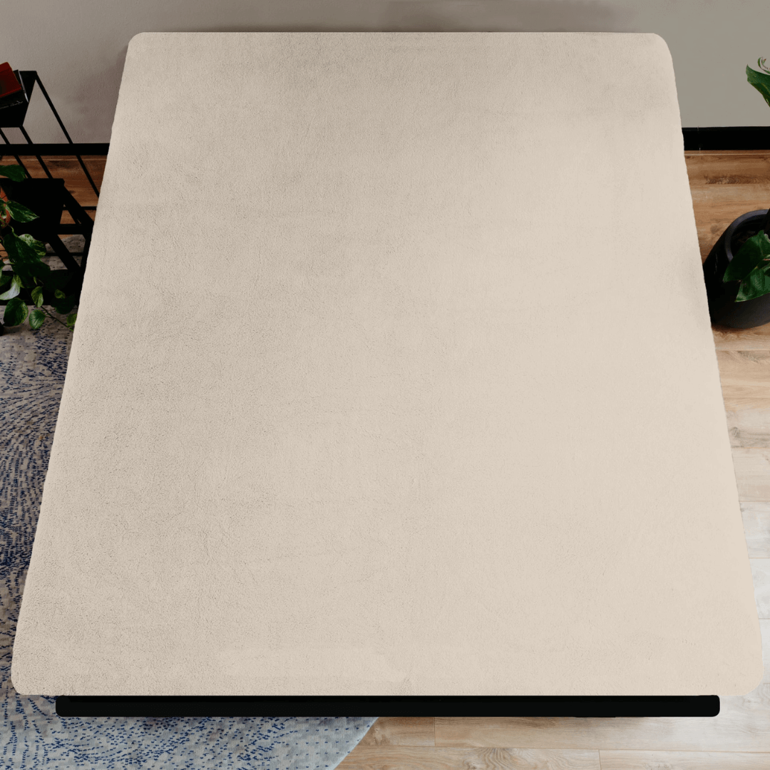 Teddy hoeslaken crème. Gemaakt van 100% Teddy polyester, zacht, warm en antiallergeen met elastische rand voor perfecte pasvorm.