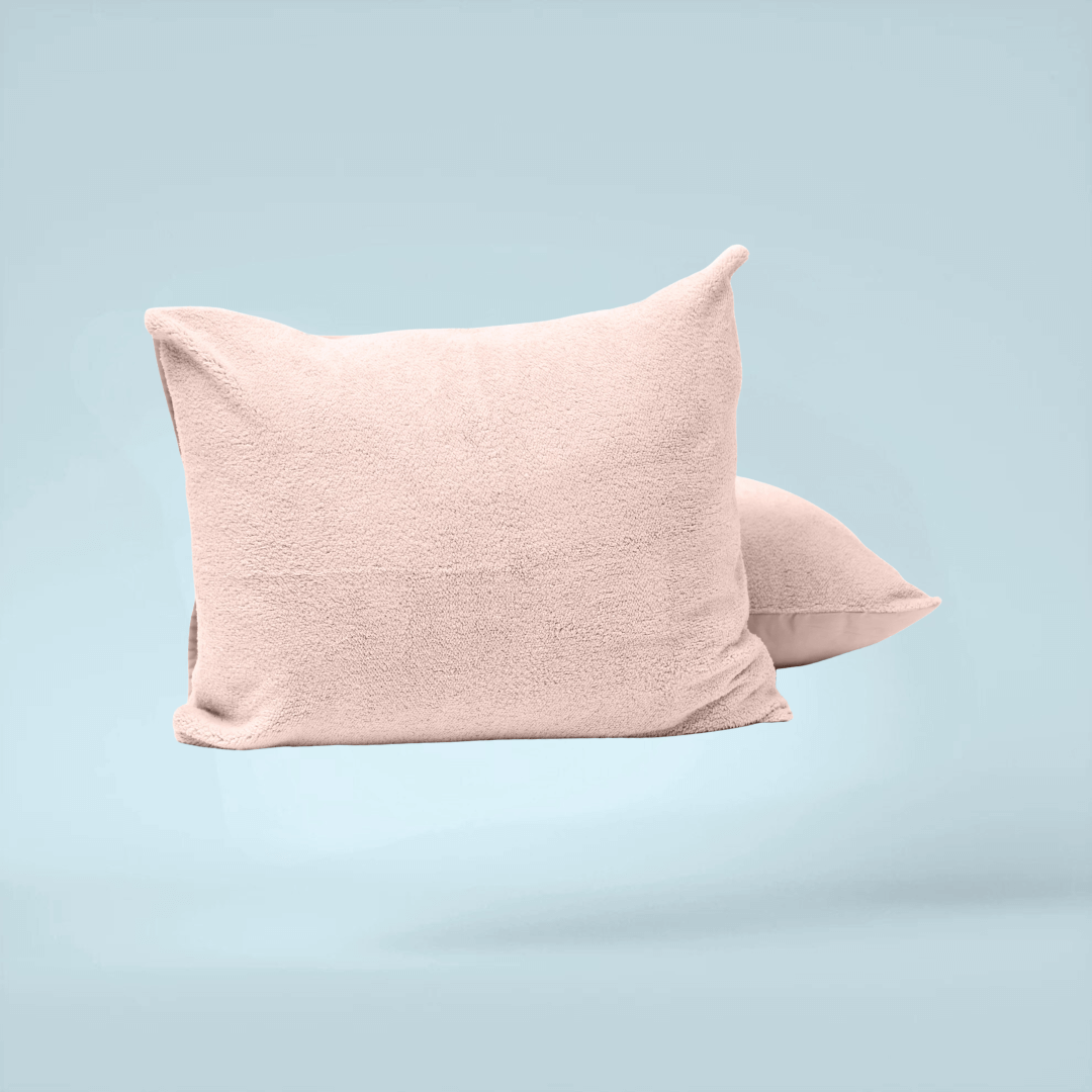 Ontdek de Teddy Kussenslopen Roze – Set van 2 van Abrigu. Gemaakt van 100% Teddy polyester, superzacht, warm en antiallergeen. Perfect voor de winter.