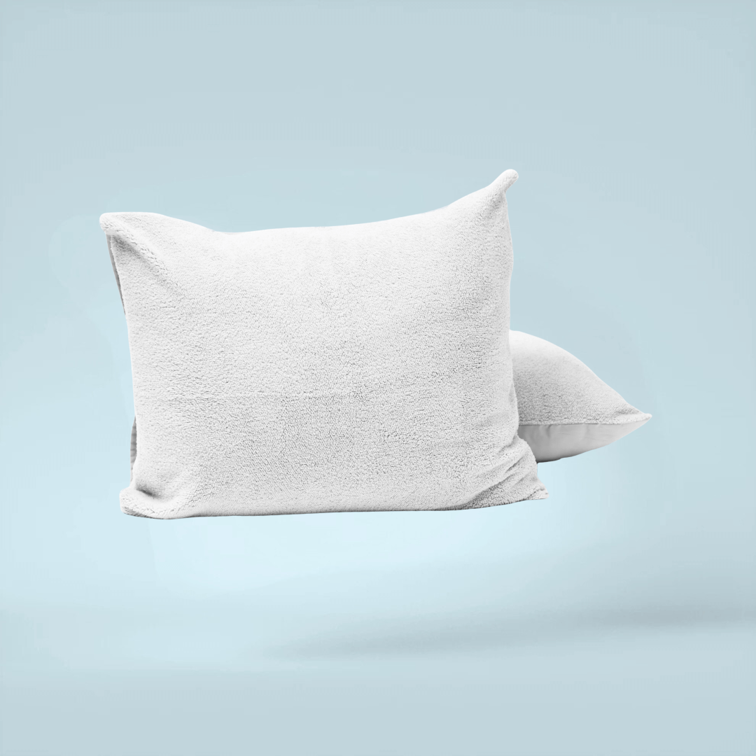 Teddy kussenslopen wit – set van 2. Gemaakt van 100% Teddy polyester, zacht, warm, antiallergeen en geschikt voor machinewas.