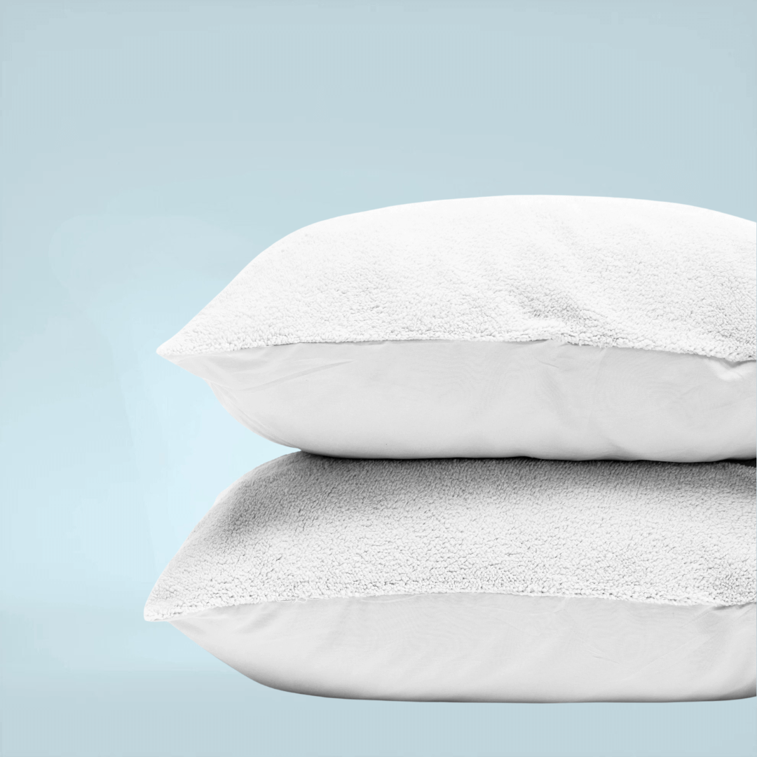 Teddy kussenslopen wit – set van 2. Gemaakt van 100% Teddy polyester, zacht, warm, antiallergeen en geschikt voor machinewas.